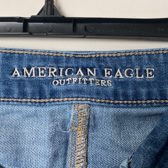 Women size 4 American Eagle Tom Girl distressed jeans - Picture 4 of 5